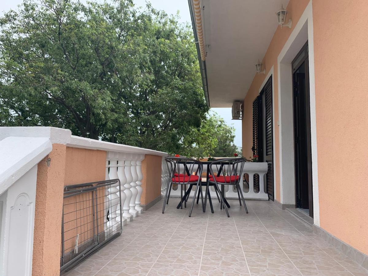 Apartmani Spomenka Seline Exteriör bild